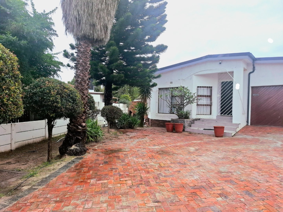 4 Bedroom Property for Sale in Welgelegen 3 Western Cape